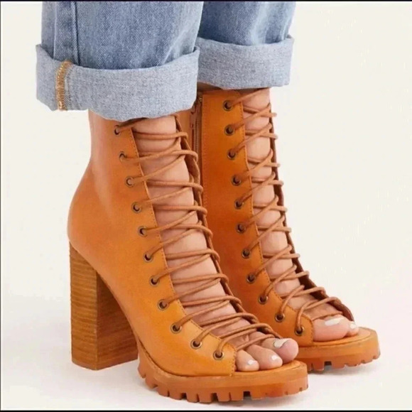 Free People women’s lace up heels. - Picture 2 of 5